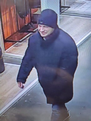 Сотрудники отдела полиции № 1 УМВД России по городу Кирову устанавливают личность причастного к совершению мошенничества в отношении жителя областного центра