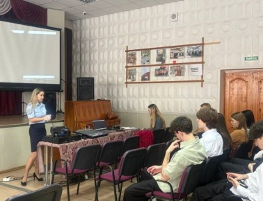 В рамках проведения профилактической работы с подростками Кировской области сотрудники Управления по контролю за оборотом наркотиков УМВД встретились с учениками гимназии имени А.С. Грина областного центра