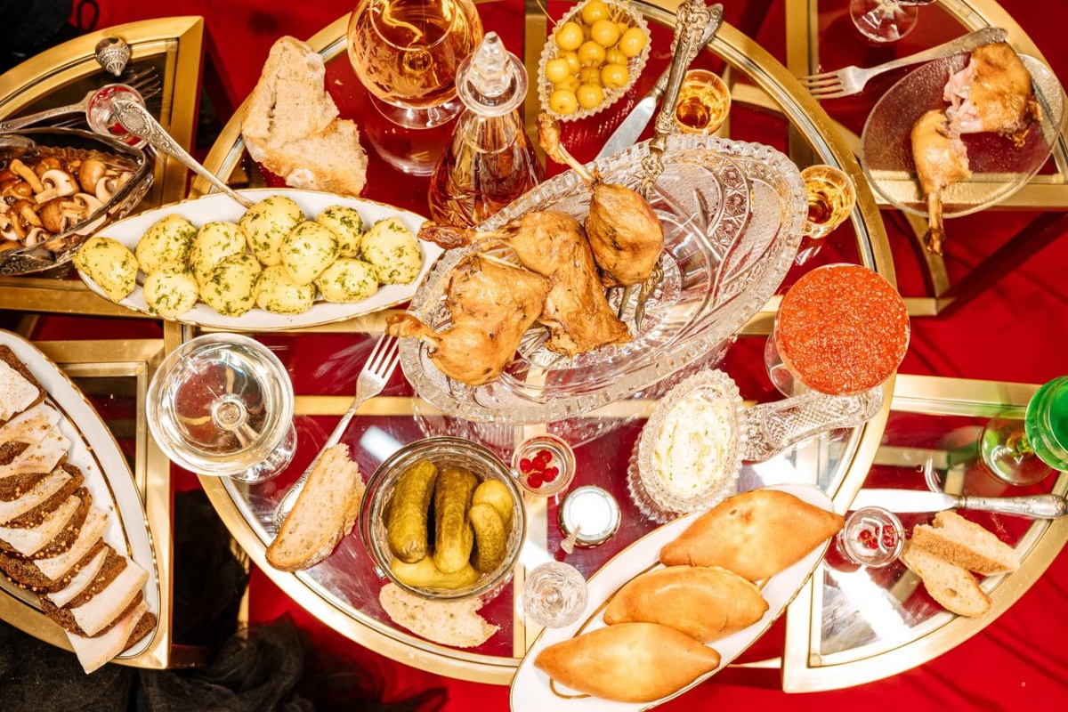 Мартовские выходные с праздниками и угощениями