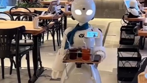 Необычное кафе с роботами открыто в Токио