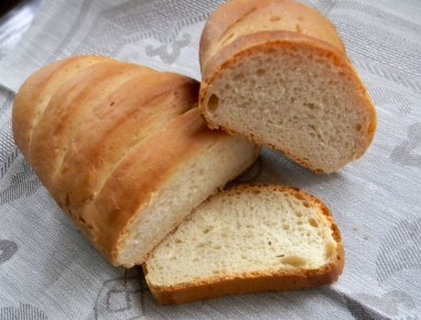 Как испечь идеальный молочный батон без лишних забот