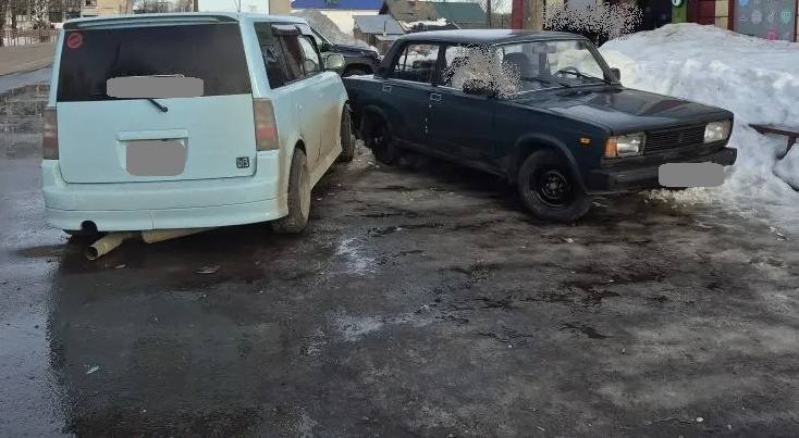 В посёлке Ленинское Шабалинского района произошло дорожно-транспортное происшествие с участием трёх автомобилей и пешехода В посёлке Ленинское Шабалинского района произошло дорожно-транспортное происшествие с участием трёх автомобилей и пешехода