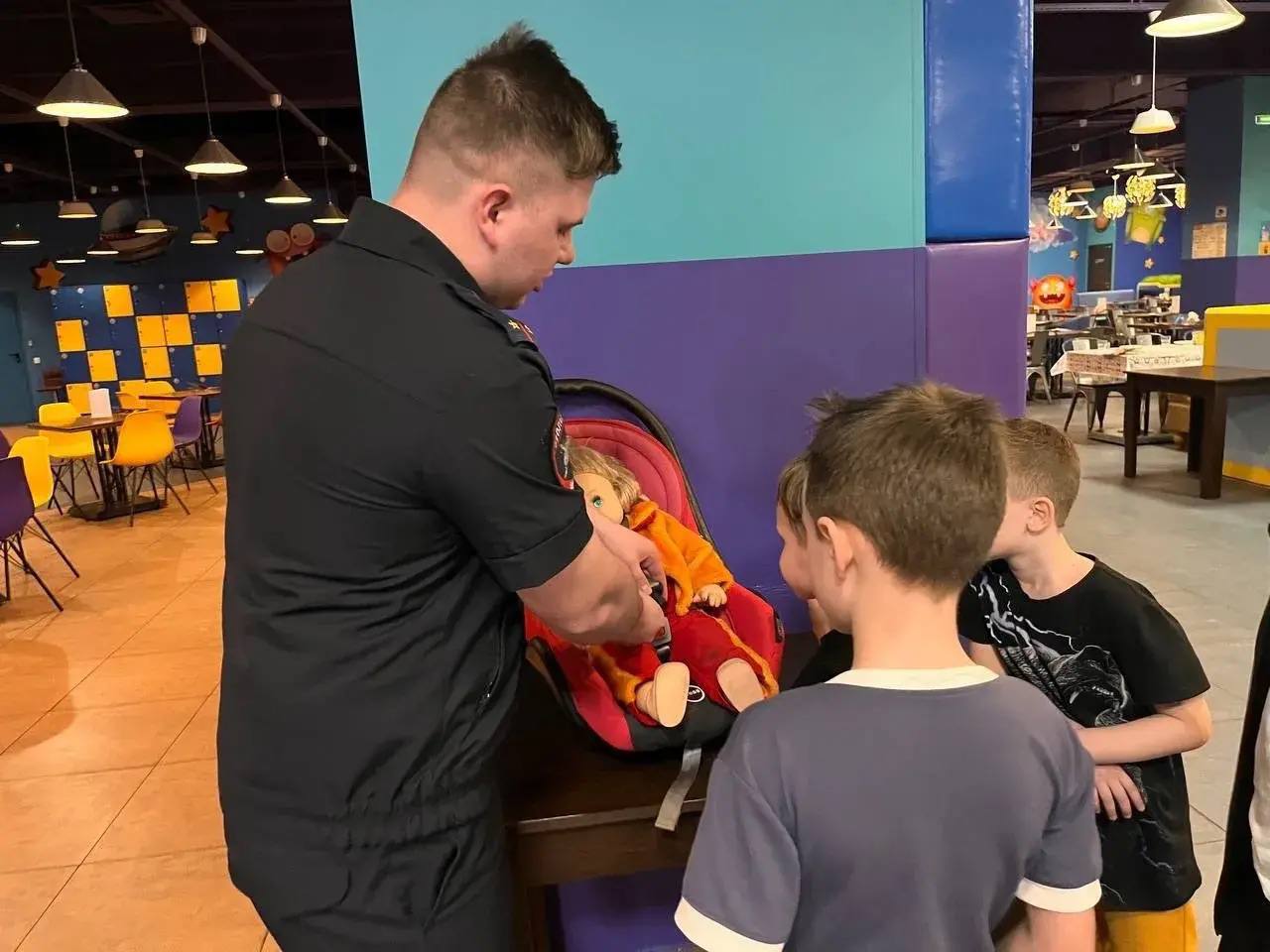 Более двухсот кировчан повторили правила перевозки детей Более двухсот кировчан повторили правила перевозки детей