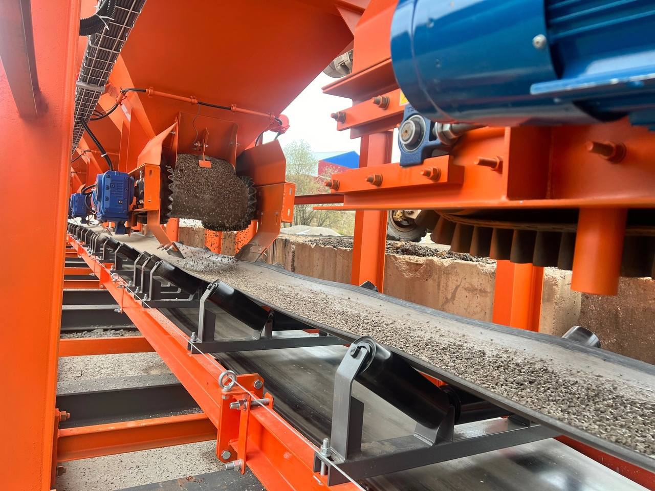 К середине апреля в Кировской области планируется ввести в работу 7 основных асфальтобетонных заводов (АБЗ): в микрорайоне Радужный, в Уржуме, Малмыже, Советске, Яранске, Котельниче и Опарино К середине апреля в Кировской области планируется ввести в работу 7 основных асфальтобетонных заводов (АБЗ): в микрорайоне Радужный, в Уржуме, Малмыже, Советске, Яранске, Котельниче и Опарино