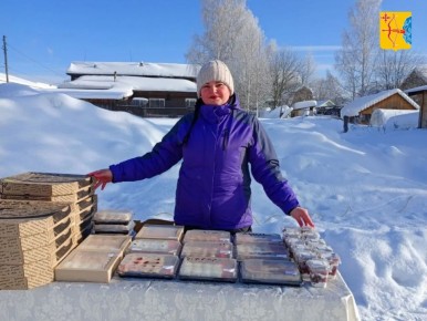 В Подосиновце многодетная мама Надежда Медянская открыла собственную кондитерскую благодаря социальному контракту