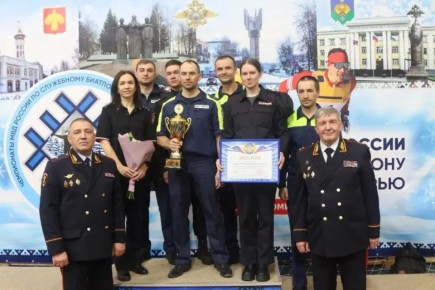 Кировские полицейские взяли бронзу на чемпионате МВД по служебному двоеборью
