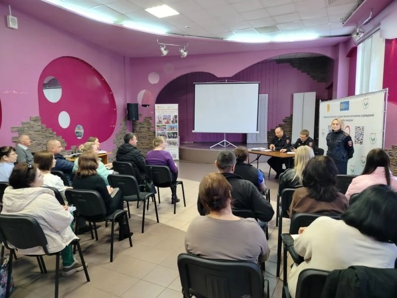 Сотрудники Управления по вопросам миграции регионального УМВД провели рабочую встречу с работодателями, нанимающими иностранных граждан