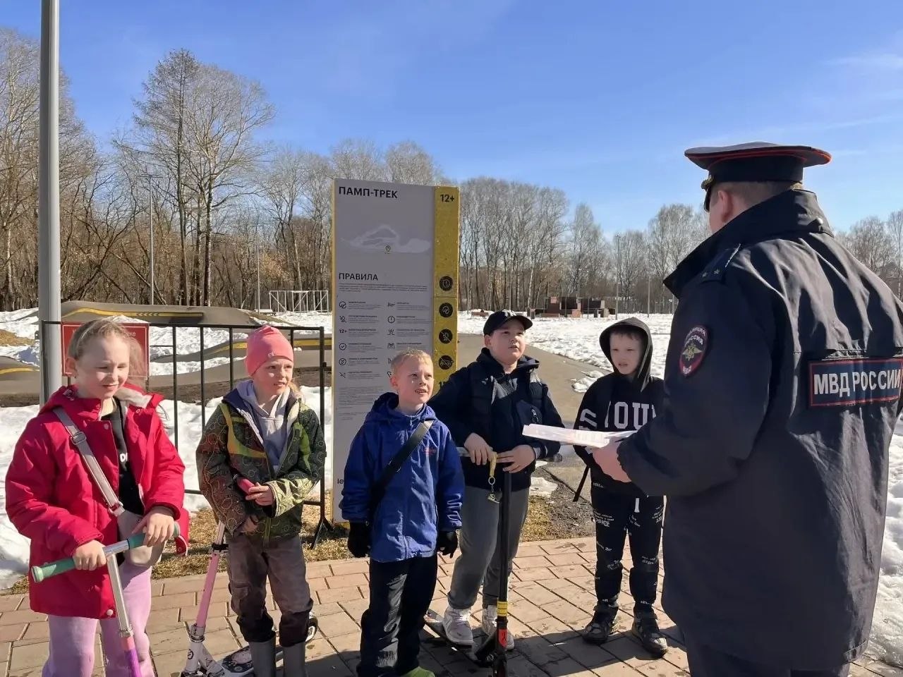 Скейт-парк стал площадкой по изучению правил безопасного управления самокатами и велосипедами Скейт-парк стал площадкой по изучению правил безопасного управления самокатами и велосипедами