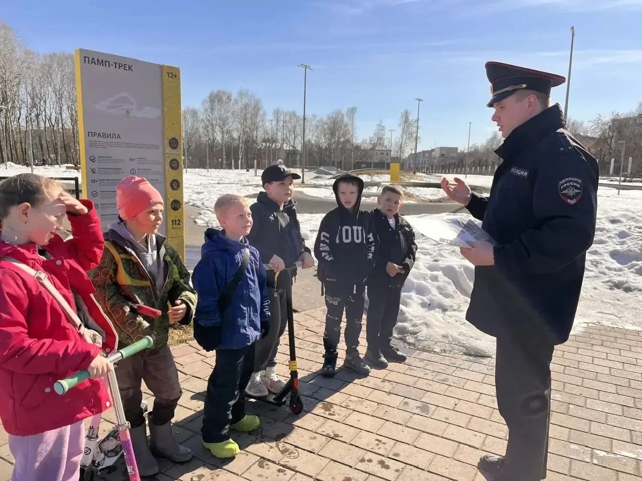 Скейт-парк стал площадкой по изучению правил безопасного управления самокатами и велосипедами Скейт-парк стал площадкой по изучению правил безопасного управления самокатами и велосипедами