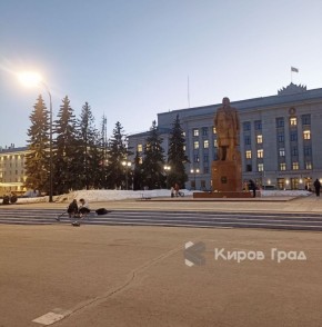 «Это не памп-трек» Почему площадки у памятников в Кирове закрывают для любителей трюков