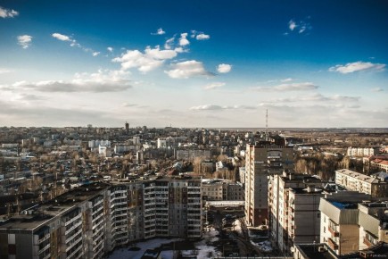 В Костроме в отношении пассажира поезда, который столкнул проводницу на железнодорожные пути, возбудили уголовное дело