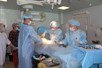 В Кирове врачи спасли многодетную маму с редкой патологией и сохранили ей возможность иметь детей