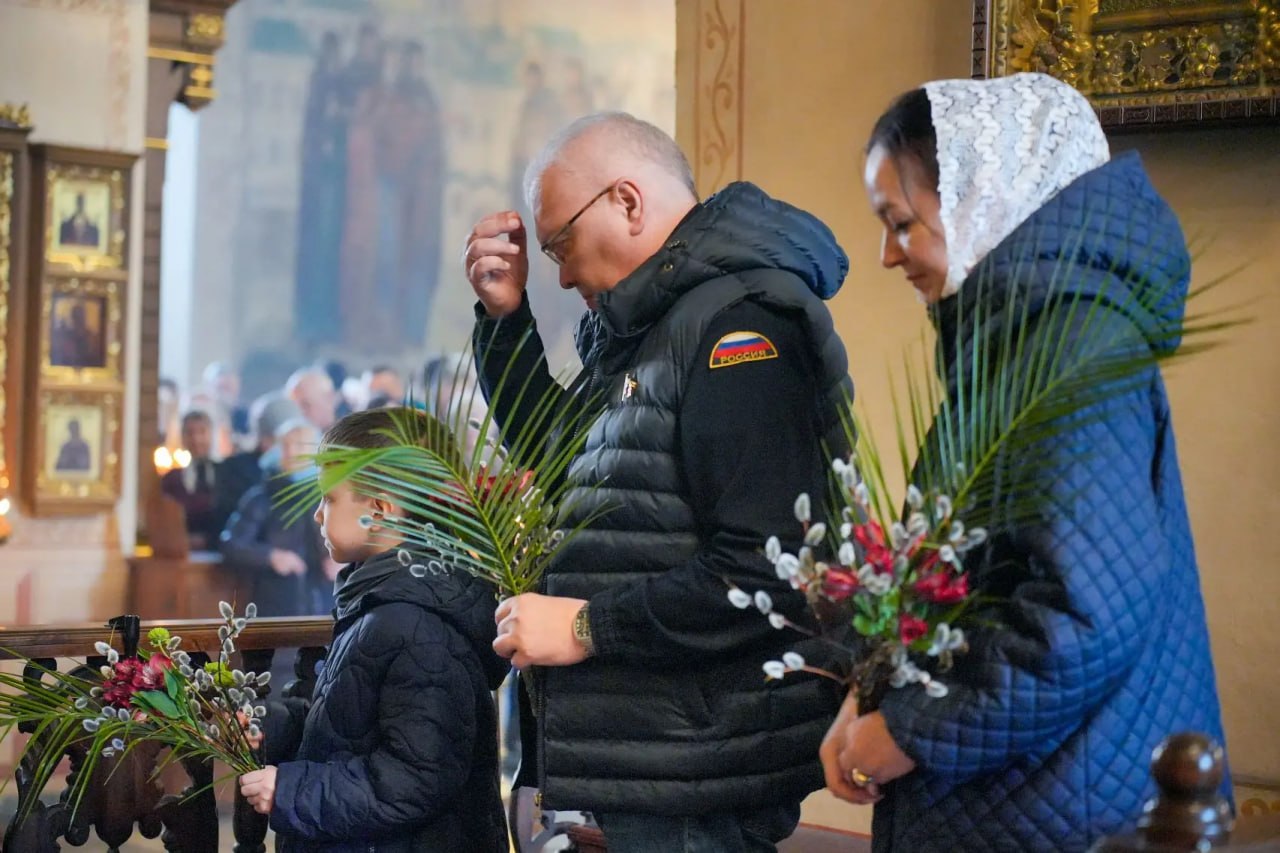 Александр Соколов: Сегодня вместе с семьей встретили Вербное воскресенье, помолились в Трифоновом монастыре за нашу область, за людей и наше воинство Александр Соколов: Сегодня вместе с семьей встретили Вербное воскресенье, помолились в Трифоновом монастыре за нашу область, за людей и наше воинство