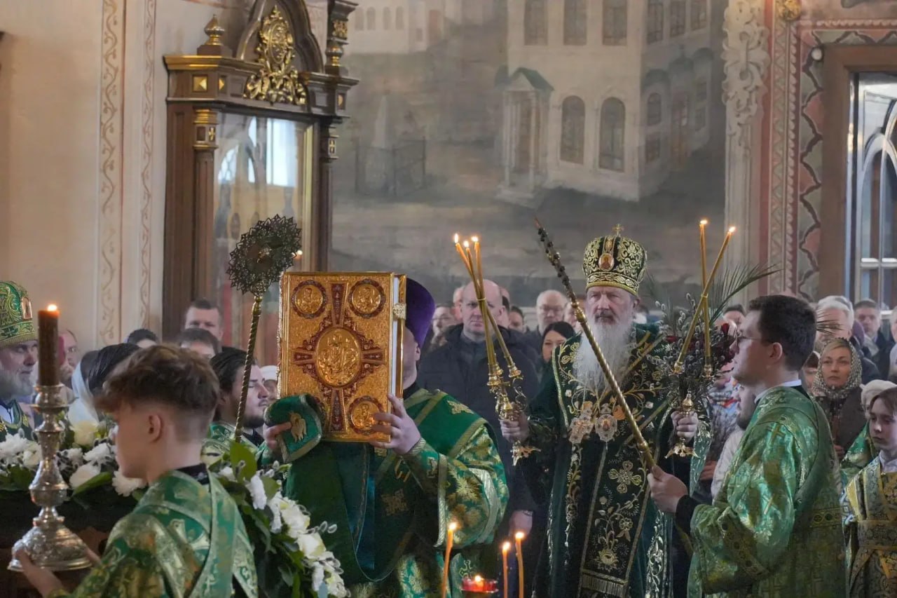 Александр Соколов: Сегодня вместе с семьей встретили Вербное воскресенье, помолились в Трифоновом монастыре за нашу область, за людей и наше воинство