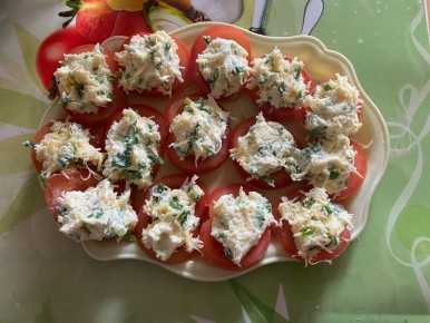 Неповторимый вкус: запеченные томаты под сырно-чесночной корочкой