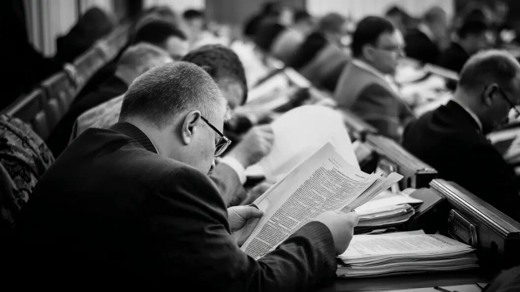 В России вводят скромный кодекс для чиновников: новые требования к образу жизни