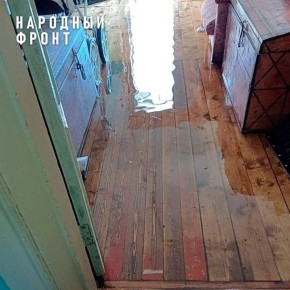 В Мурашах талая вода из-за магазина затопила квартиры на 10 сантиметров