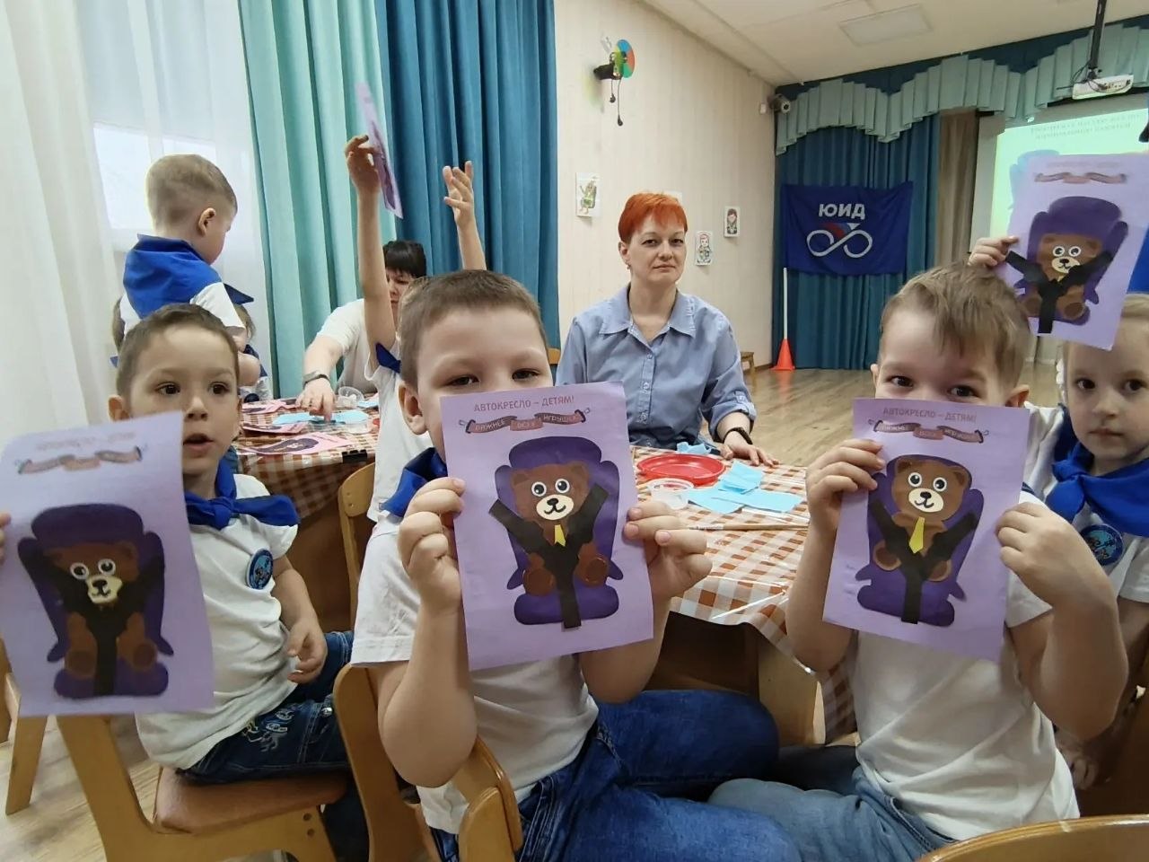 «Я – пассажир автомобиля». В детском саду № 16 г.Кирова для отряда юных помощников инспекторов движения и их родителей было организовано занятие - эксперимент «Я – пассажир автомобиля». Ребята, посмотрев мультфильм... «Я – пассажир автомобиля». В детском саду № 16 г.Кирова для отряда юных помощников инспекторов движения и их родителей было организовано занятие - эксперимент «Я – пассажир автомобиля». Ребята, посмотрев мультфильм...