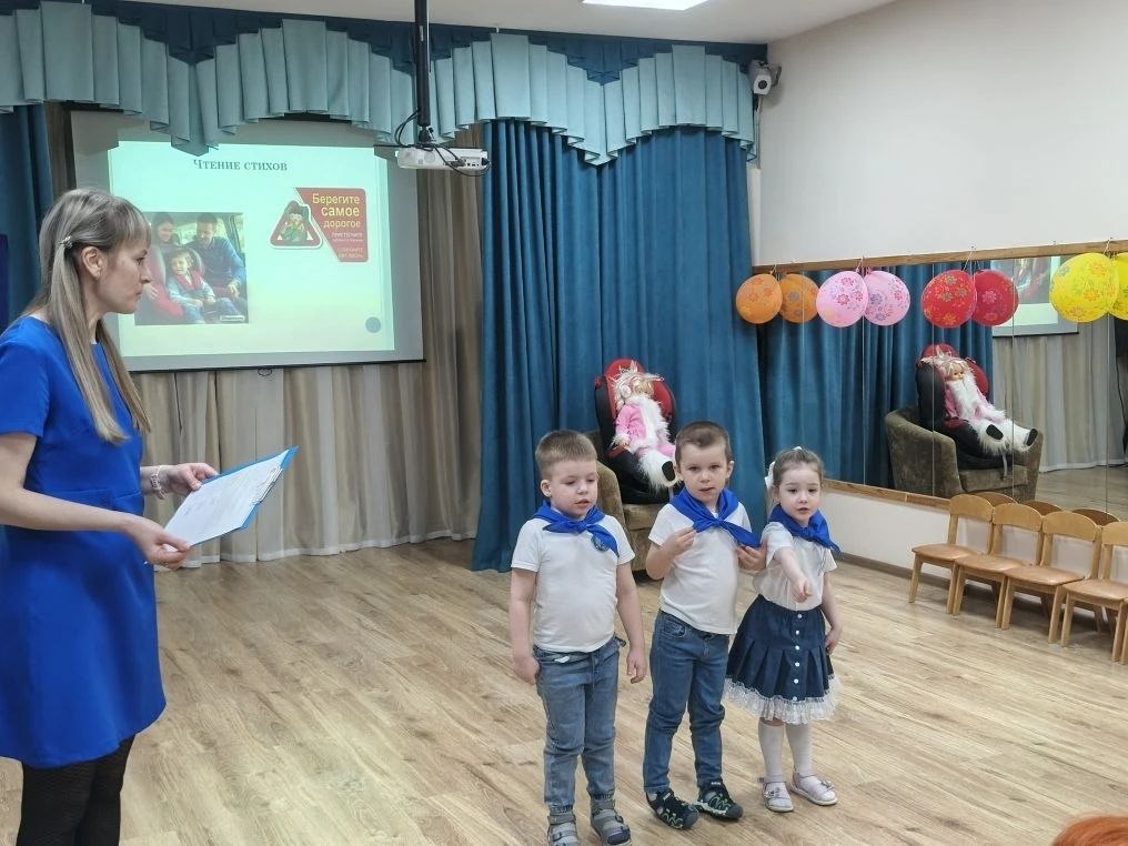 «Я – пассажир автомобиля». В детском саду № 16 г.Кирова для отряда юных помощников инспекторов движения и их родителей было организовано занятие - эксперимент «Я – пассажир автомобиля». Ребята, посмотрев мультфильм... «Я – пассажир автомобиля». В детском саду № 16 г.Кирова для отряда юных помощников инспекторов движения и их родителей было организовано занятие - эксперимент «Я – пассажир автомобиля». Ребята, посмотрев мультфильм...