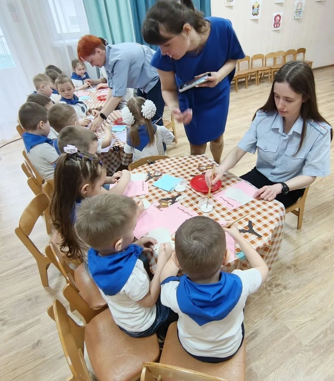 «Я – пассажир автомобиля». В детском саду № 16 г.Кирова для отряда юных помощников инспекторов движения и их родителей было организовано занятие - эксперимент «Я – пассажир автомобиля». Ребята, посмотрев мультфильм... «Я – пассажир автомобиля». В детском саду № 16 г.Кирова для отряда юных помощников инспекторов движения и их родителей было организовано занятие - эксперимент «Я – пассажир автомобиля». Ребята, посмотрев мультфильм...