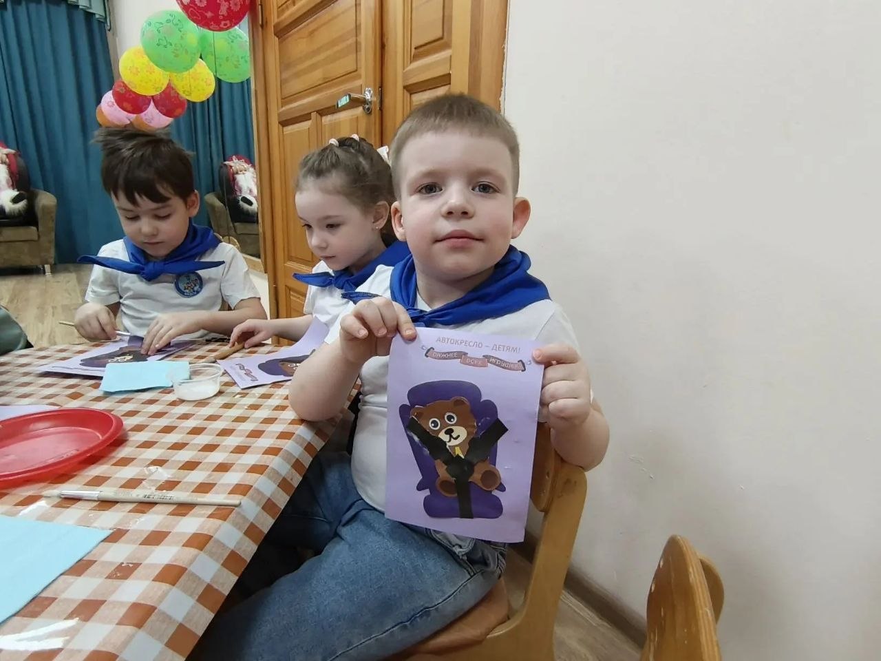 «Я – пассажир автомобиля». В детском саду № 16 г.Кирова для отряда юных помощников инспекторов движения и их родителей было организовано занятие - эксперимент «Я – пассажир автомобиля». Ребята, посмотрев мультфильм... «Я – пассажир автомобиля». В детском саду № 16 г.Кирова для отряда юных помощников инспекторов движения и их родителей было организовано занятие - эксперимент «Я – пассажир автомобиля». Ребята, посмотрев мультфильм...