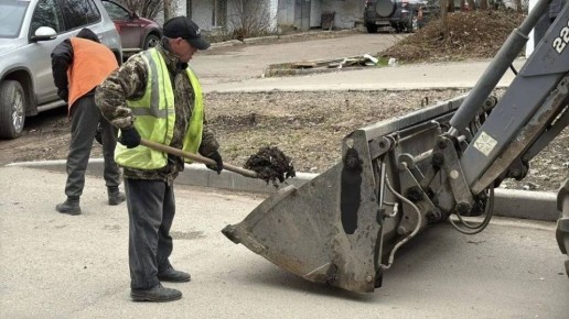 Подрядчики приступают ко второму циклу уборки уличного смета