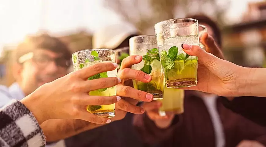 История мохито: от пиратских времен до современных коктейльных шедевров