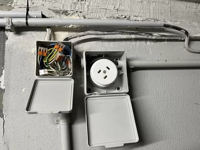 Как справиться с нахлебниками среди соседей: 3 главные проблемы и способы решения