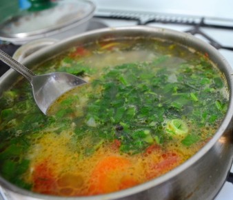 Летние щи с капустой: вкусный рецепт без зажарки