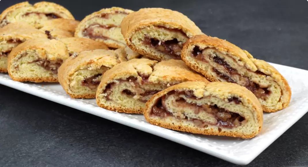 Вкусный рулет к чаю: как быстро и просто порадовать семью