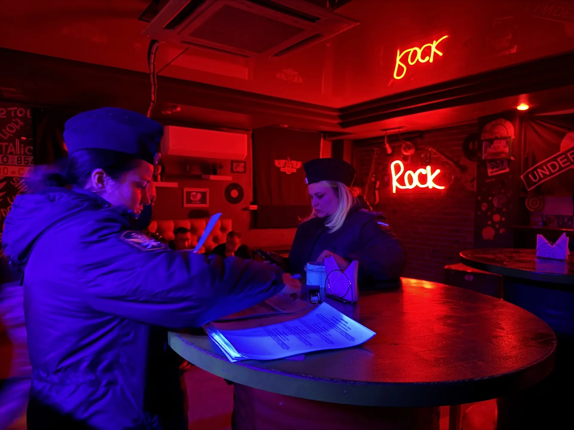 В Кирове временно закрыли рок-бар в центре города В Кирове временно закрыли рок-бар в центре города