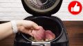 Необычная свинина с помидорами и сыром: простой рецепт для мультиварки