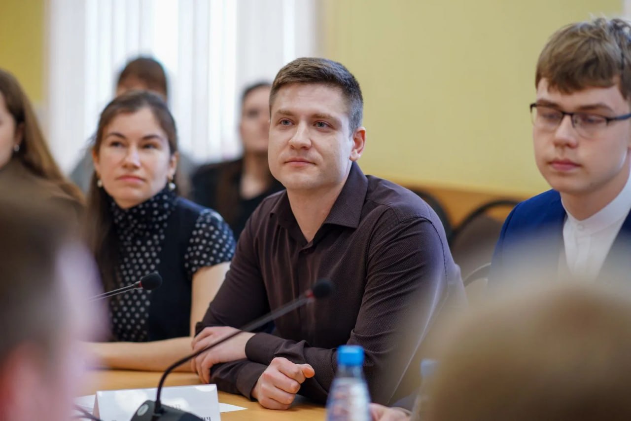 Александр Соколов: Подписал указ о новом составе Молодежного совета при губернаторе Кировской области из числа лидеров общественных объединений, представителей молодежного самоуправления и политический партий Александр Соколов: Подписал указ о новом составе Молодежного совета при губернаторе Кировской области из числа лидеров общественных объединений, представителей молодежного самоуправления и политический партий