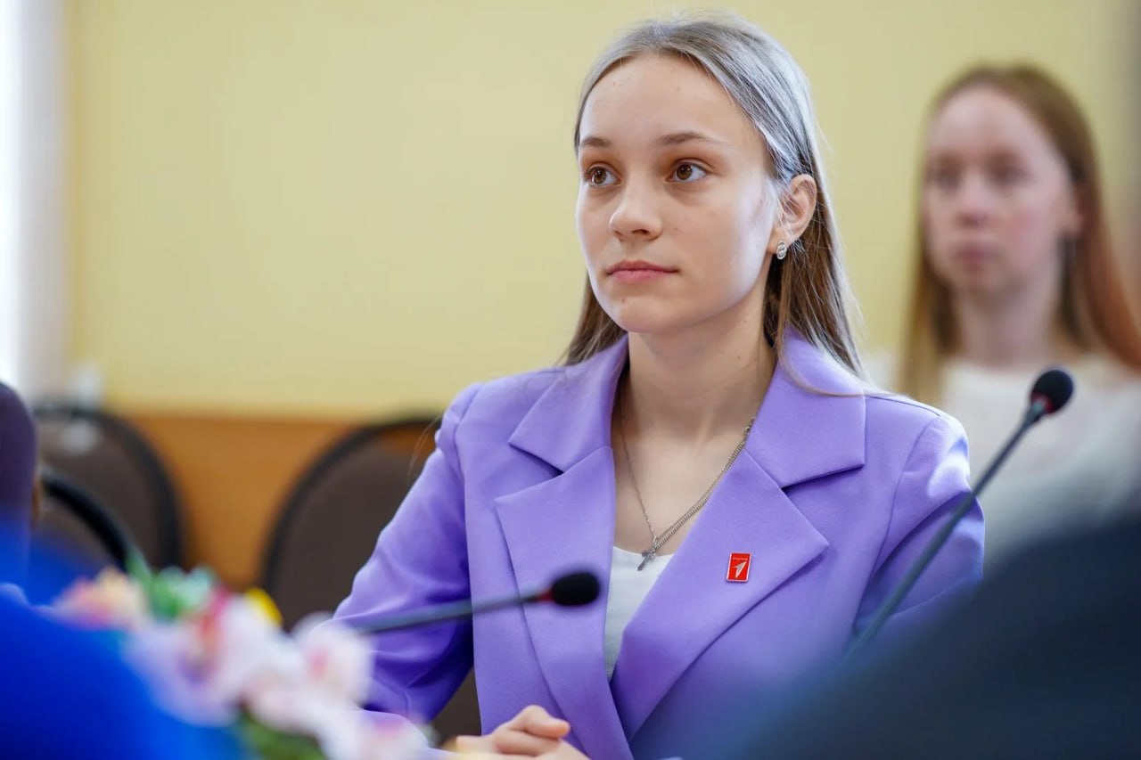 Александр Соколов: Подписал указ о новом составе Молодежного совета при губернаторе Кировской области из числа лидеров общественных объединений, представителей молодежного самоуправления и политический партий Александр Соколов: Подписал указ о новом составе Молодежного совета при губернаторе Кировской области из числа лидеров общественных объединений, представителей молодежного самоуправления и политический партий