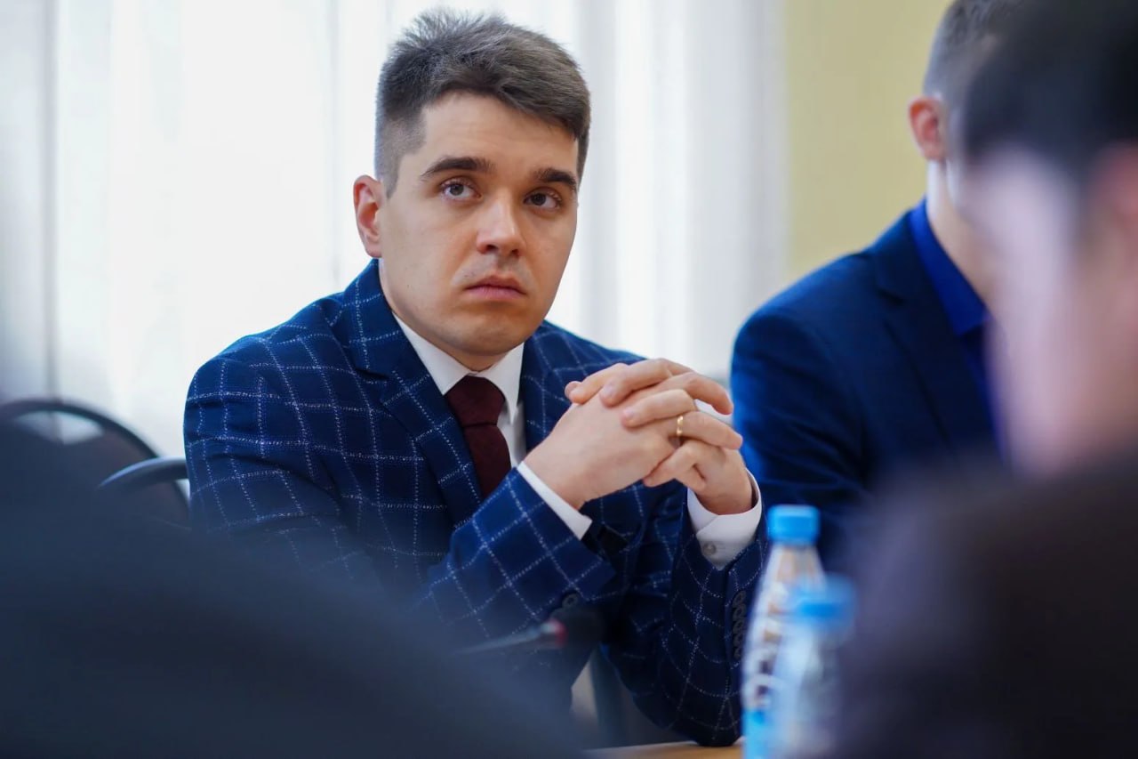 Александр Соколов: Подписал указ о новом составе Молодежного совета при губернаторе Кировской области из числа лидеров общественных объединений, представителей молодежного самоуправления и политический партий Александр Соколов: Подписал указ о новом составе Молодежного совета при губернаторе Кировской области из числа лидеров общественных объединений, представителей молодежного самоуправления и политический партий