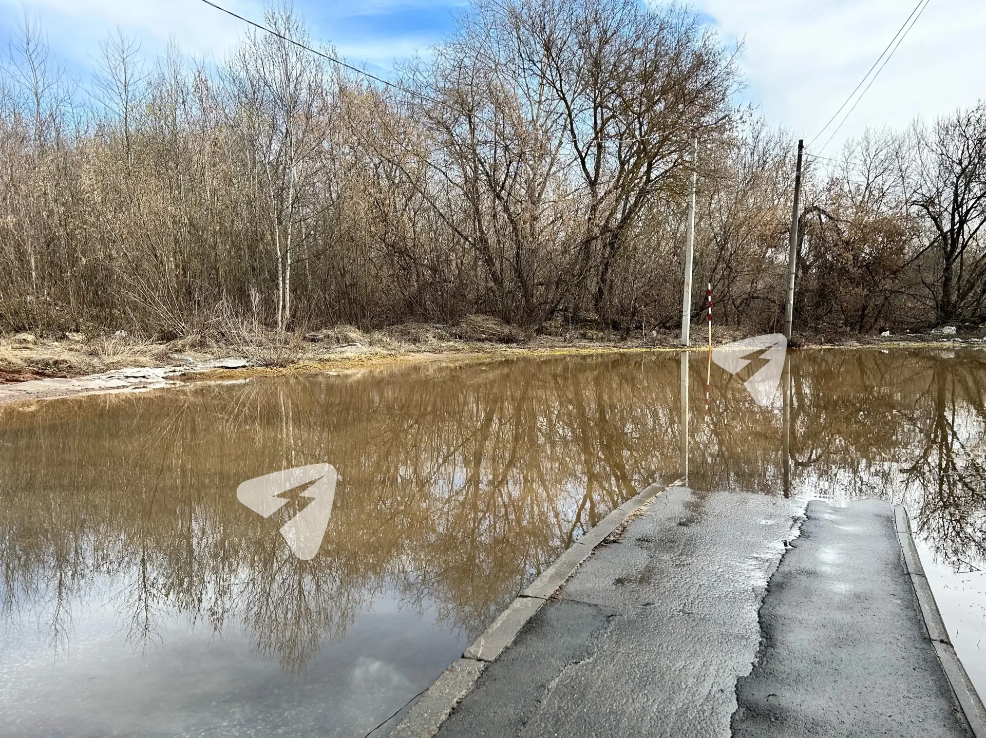 В Вересниках повесили предупреждающие знаки о затоплении дороги В Вересниках повесили предупреждающие знаки о затоплении дороги