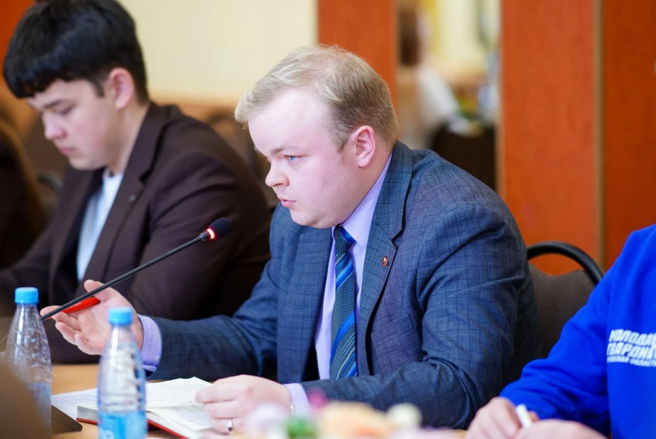 Александр Соколов: Подписал указ о новом составе Молодежного совета при губернаторе Кировской области из числа лидеров общественных объединений, представителей молодежного самоуправления и политический партий Александр Соколов: Подписал указ о новом составе Молодежного совета при губернаторе Кировской области из числа лидеров общественных объединений, представителей молодежного самоуправления и политический партий