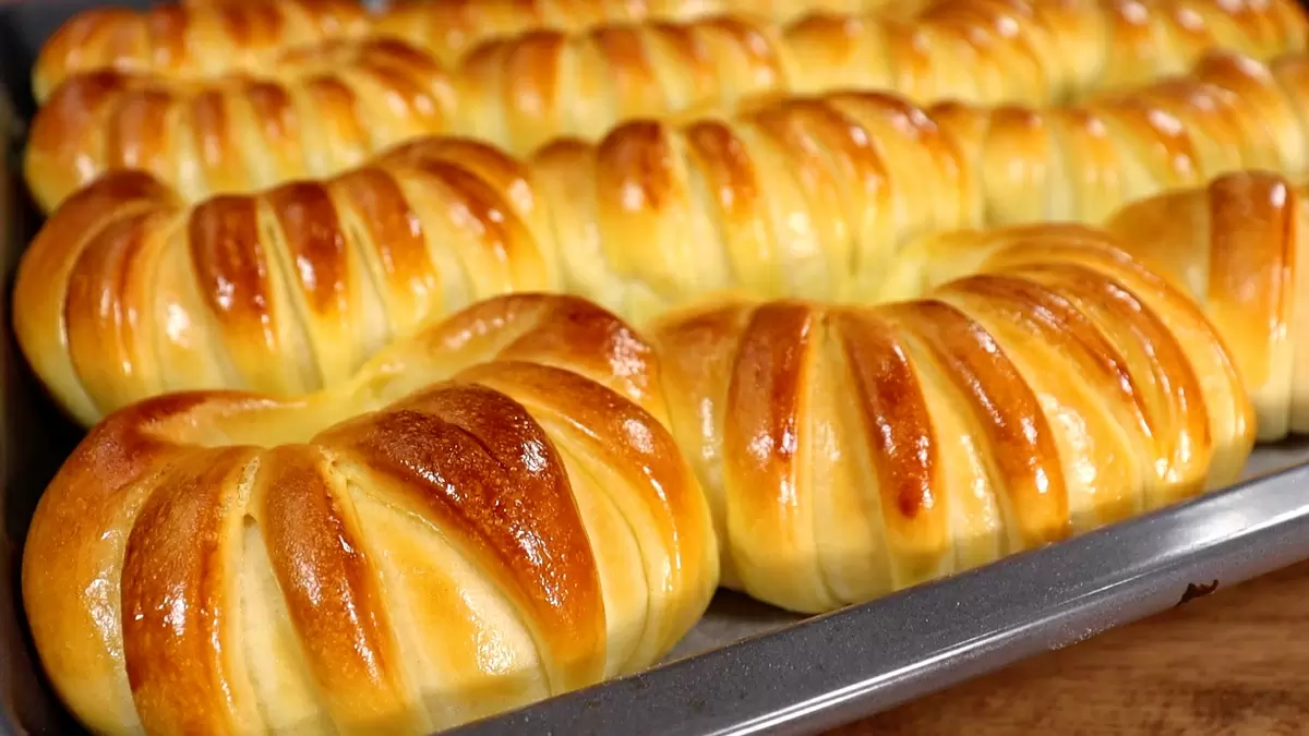Мягкое тесто для булочек с заварным кремом и блестящей корочкой