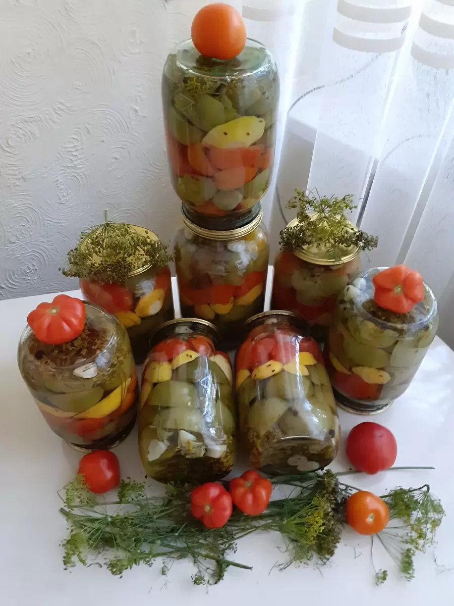 Как сохранить урожай? Рецепт ассорти из зеленых томатов на зиму