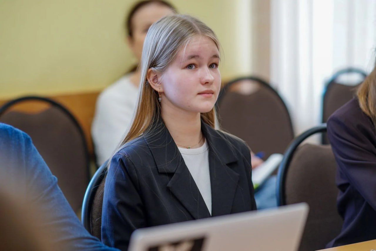 Александр Соколов: Подписал указ о новом составе Молодежного совета при губернаторе Кировской области из числа лидеров общественных объединений, представителей молодежного самоуправления и политический партий Александр Соколов: Подписал указ о новом составе Молодежного совета при губернаторе Кировской области из числа лидеров общественных объединений, представителей молодежного самоуправления и политический партий