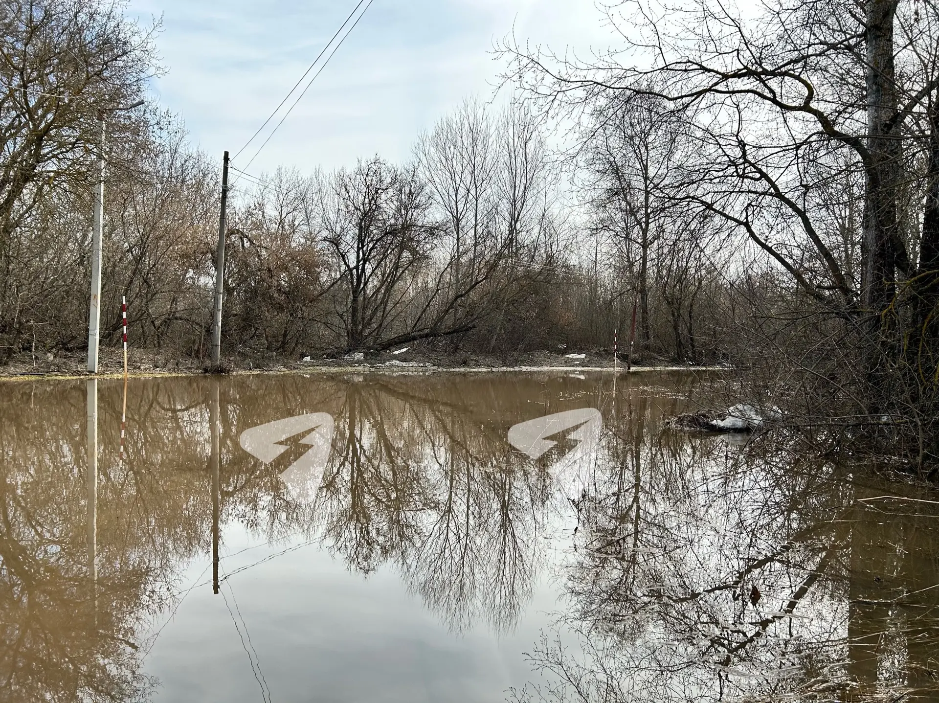 В Вересниках повесили предупреждающие знаки о затоплении дороги В Вересниках повесили предупреждающие знаки о затоплении дороги