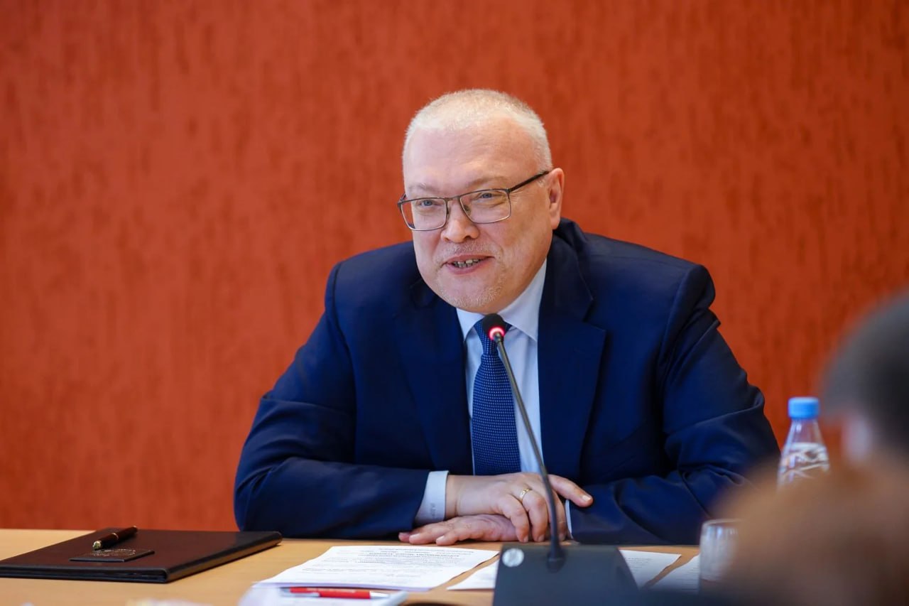 Александр Соколов: Подписал указ о новом составе Молодежного совета при губернаторе Кировской области из числа лидеров общественных объединений, представителей молодежного самоуправления и политический партий Александр Соколов: Подписал указ о новом составе Молодежного совета при губернаторе Кировской области из числа лидеров общественных объединений, представителей молодежного самоуправления и политический партий