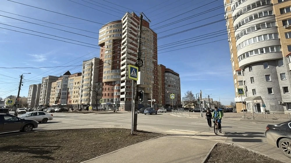 В Кирове на перекрестке Горького и Маклина изменят работу светофоров