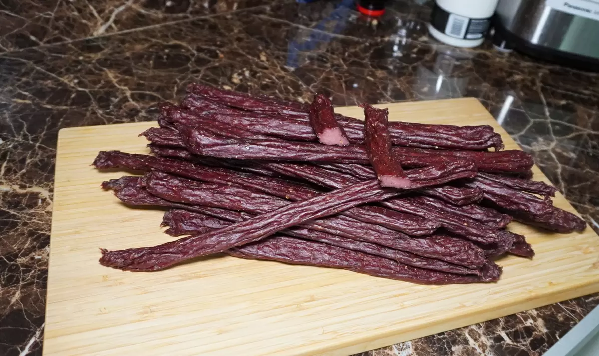 Вяленые колбаски: отличный рецепт для домашних гурманов