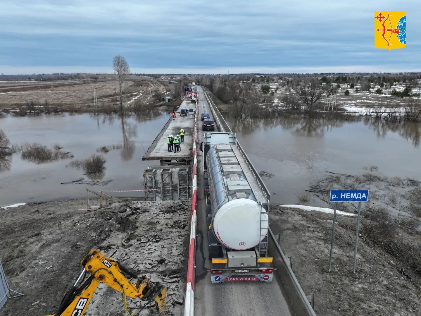В Кировской области продолжают ремонтировать мост через реку Немда на дороге Киров – Советск – Яранск в Советском районе