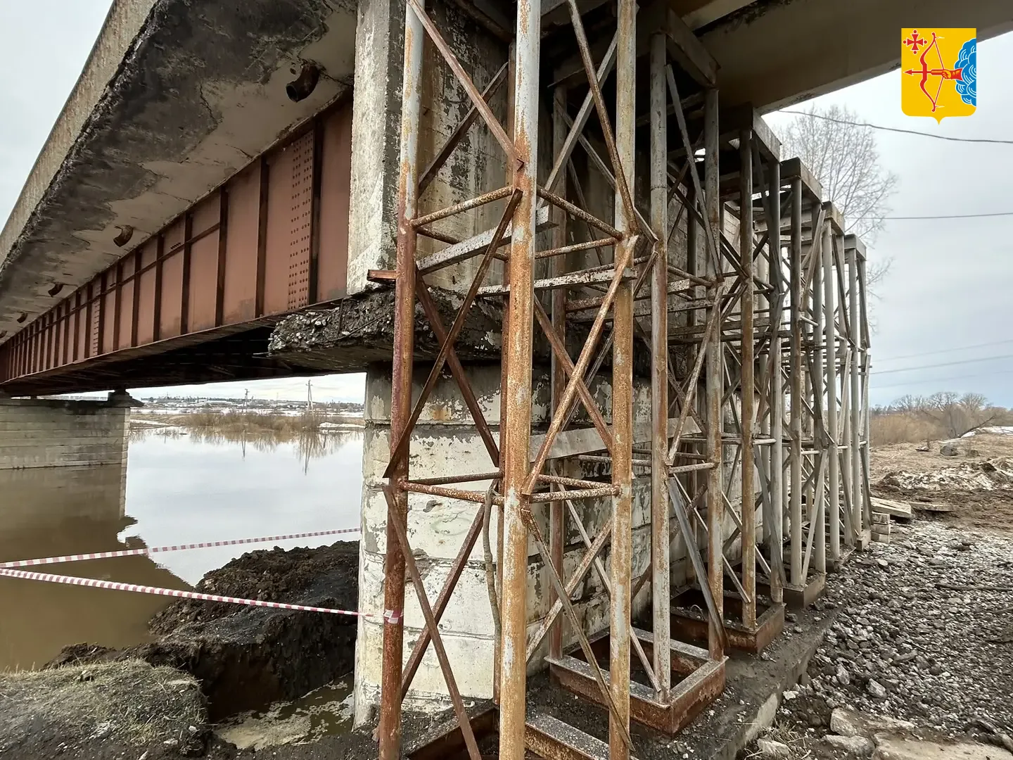 В Кировской области продолжают ремонтировать мост через реку Немда на дороге Киров – Советск – Яранск в Советском районе В Кировской области продолжают ремонтировать мост через реку Немда на дороге Киров – Советск – Яранск в Советском районе