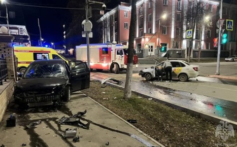 3 человека пострадали в жёстком ДТП в Кирове