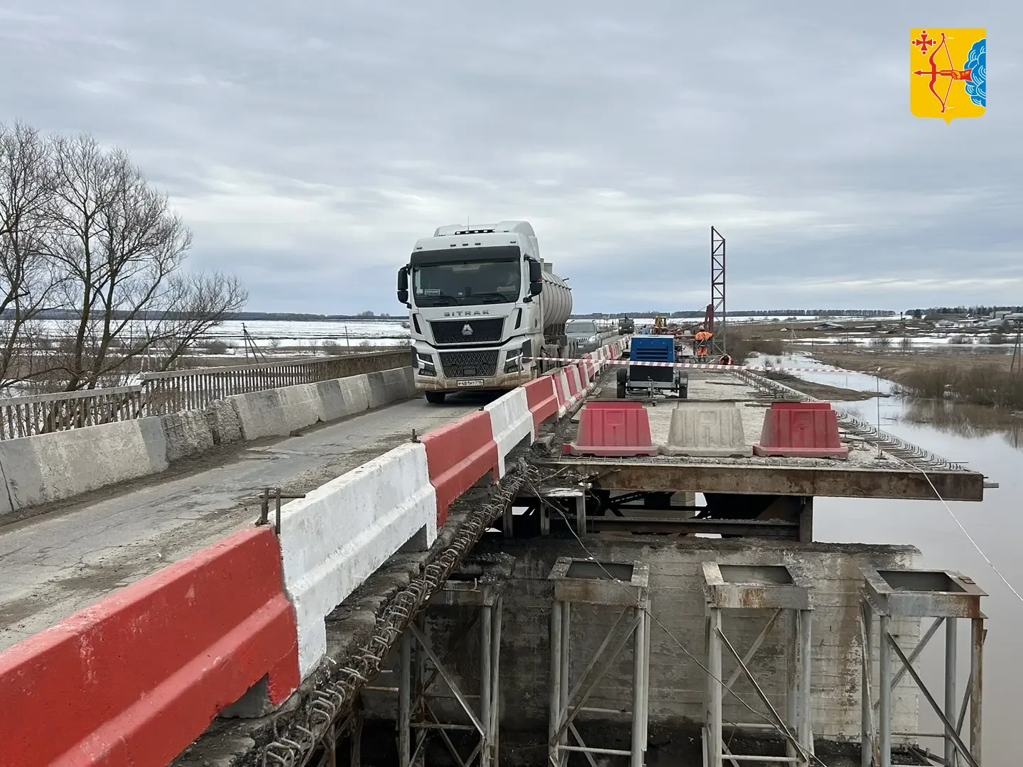 В Кировской области продолжают ремонтировать мост через реку Немда на дороге Киров – Советск – Яранск в Советском районе В Кировской области продолжают ремонтировать мост через реку Немда на дороге Киров – Советск – Яранск в Советском районе