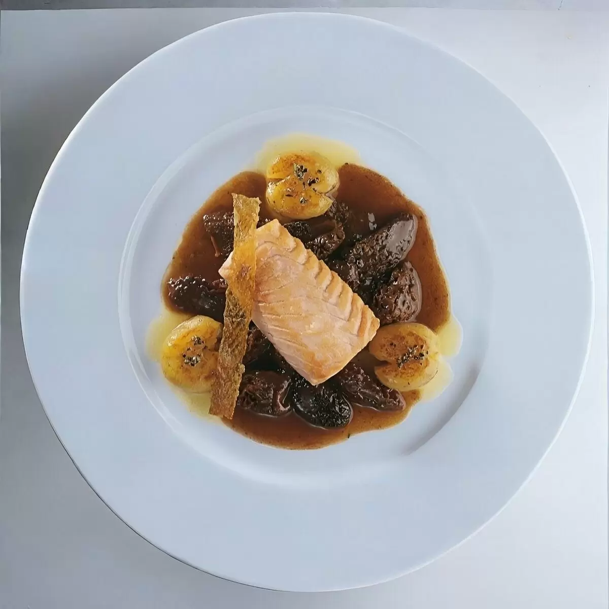 Лосось с сморчками: непревзойденное сочетание для гурманов