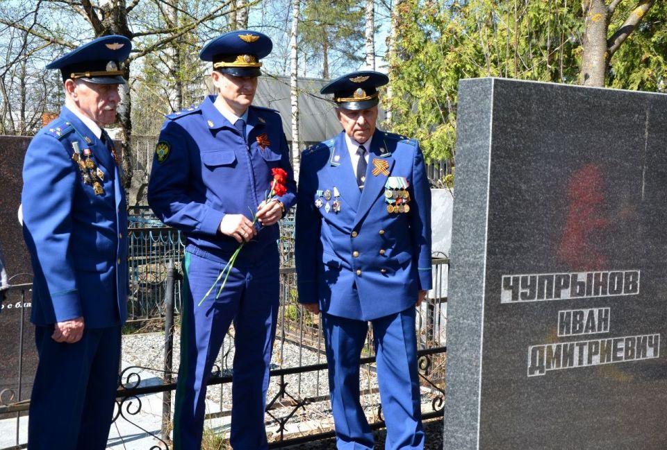 В преддверии празднования 81-й годовщины Победы в Великой Отечественной войне 1941-1945 годов прокурор Кировской области Юрий Владимирович Рываев и председатель Совета регионального отделения Общероссийской общественной... В преддверии празднования 81-й годовщины Победы в Великой Отечественной войне 1941-1945 годов прокурор Кировской области Юрий Владимирович Рываев и председатель Совета регионального отделения Общероссийской общественной...